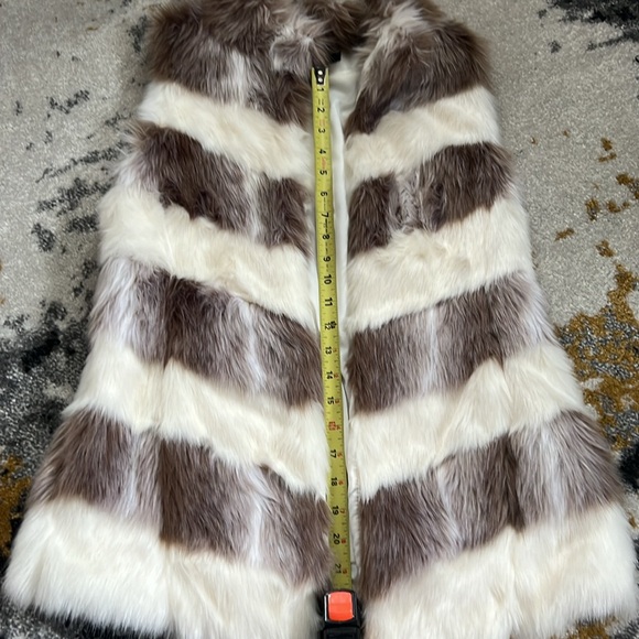 White House Black Market fur vest - Picture 4 of 4